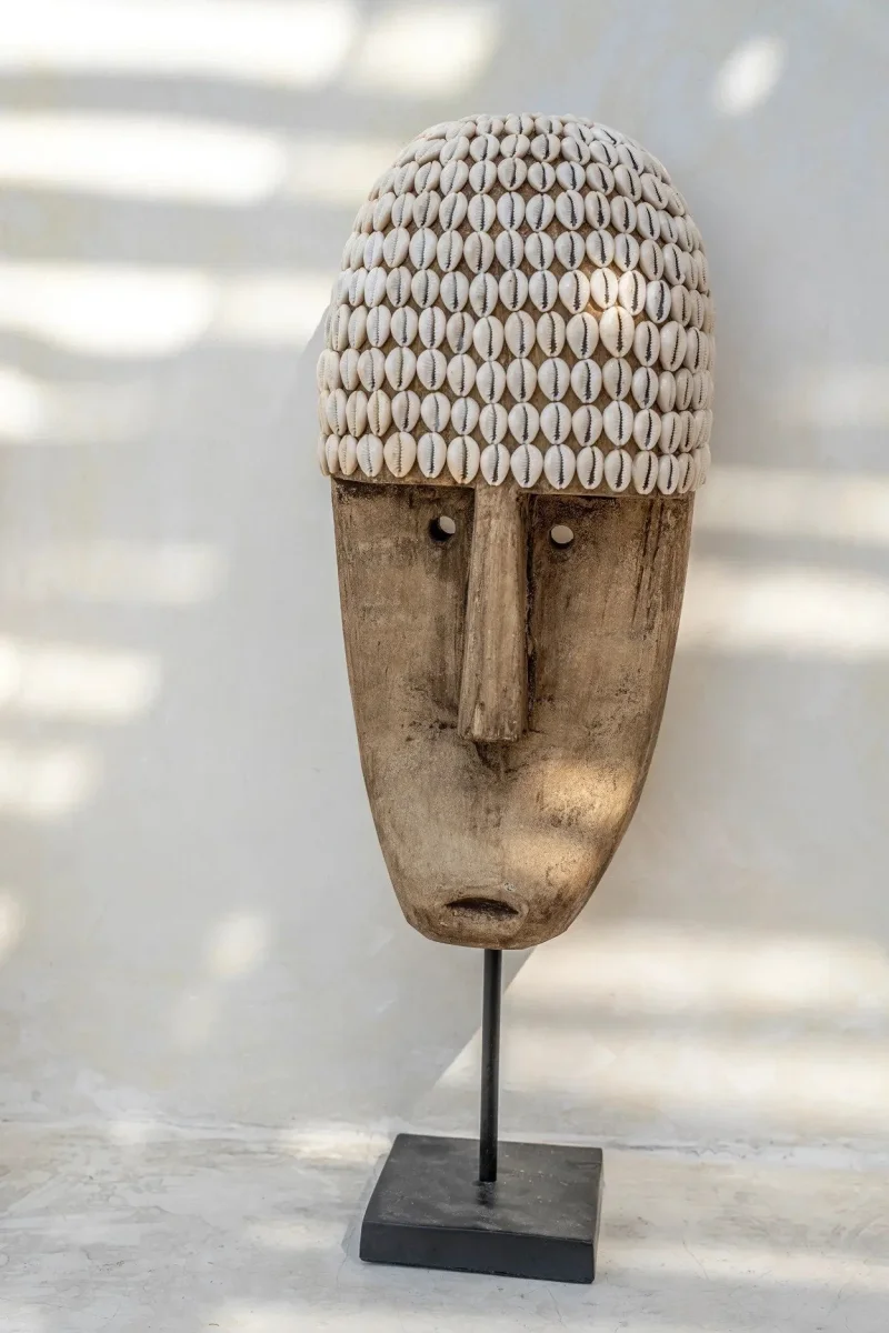 Het Cowrie Masker on Stand - Large - Afbeelding 3